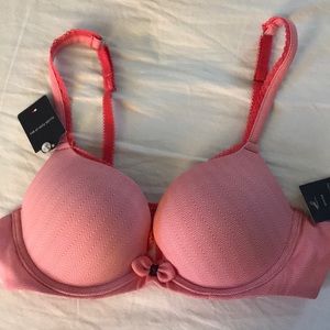 Never worn Tommy Hilfiger bra size 36B